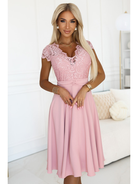 numoco Világos rózsaszín selyem ruha csipkés nyakkivágással