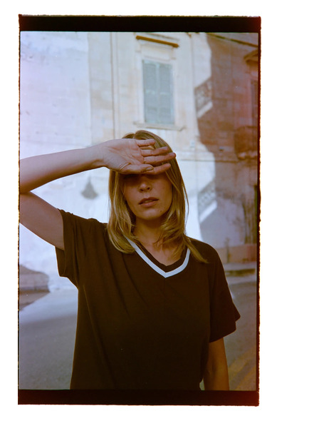 Moodo Blúz nyakkivágással barna Moodo