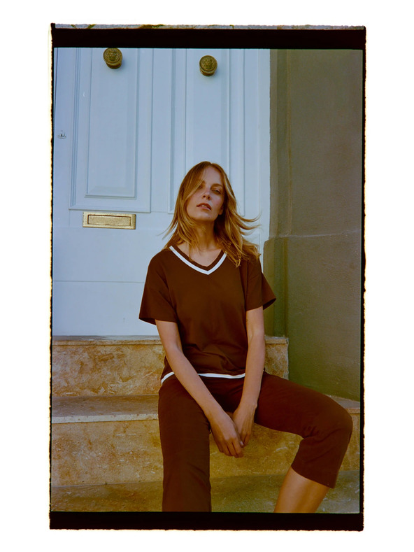 Moodo Blúz nyakkivágással barna Moodo