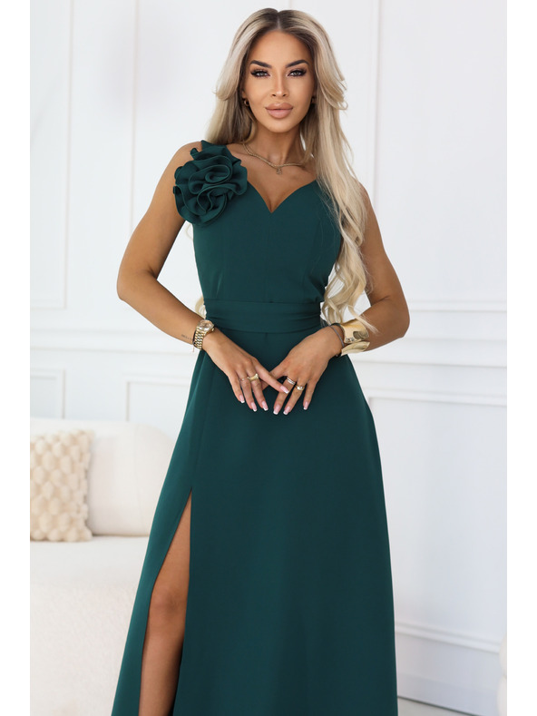 numoco Romantikus maxi ruha virággal a vállán nyitott részlettel - sötétzöld