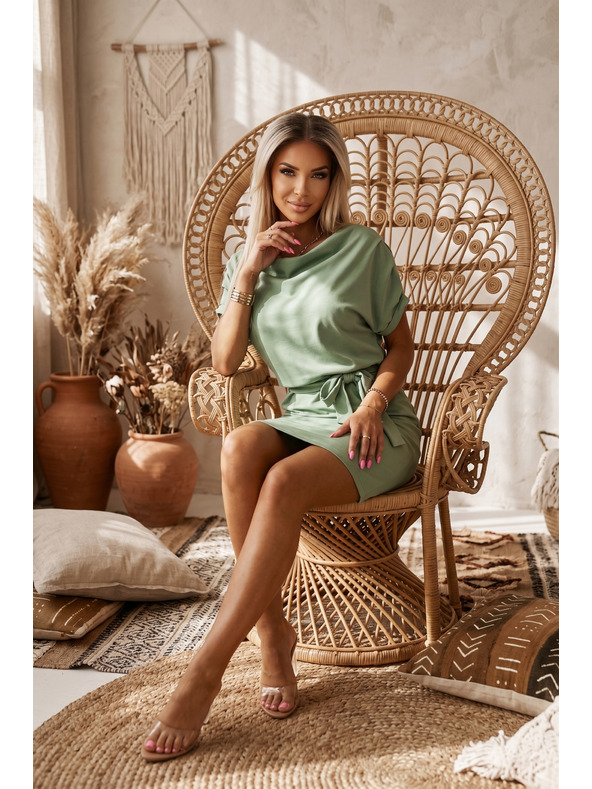 numoco ROXI kényelmes ruha aszimmetrikus szoknyával és övvel - pisztácia