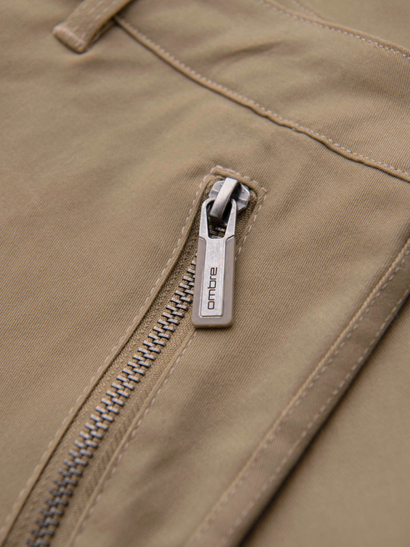 Ombre Clothing Férfi nadrág egyenes szárral és zipzáras zsebekkal - khaki V3 P1517 Ombre Clothing