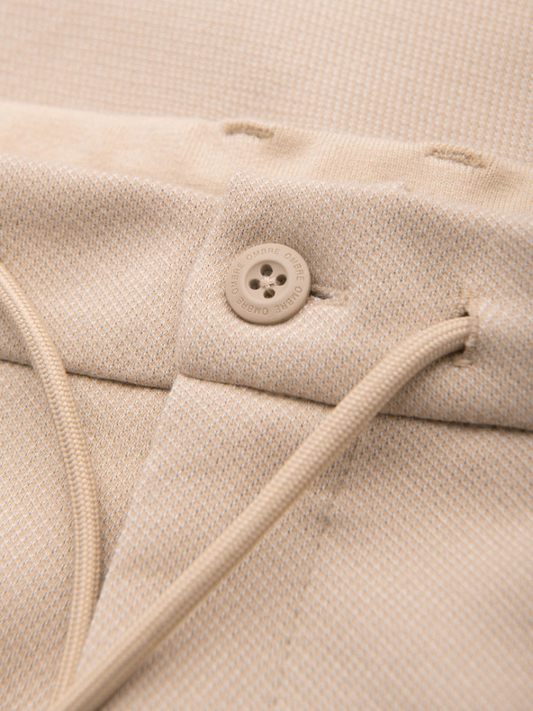 Ombre Clothing Férfi lezser nadrág CARROT FIT jacquard kötésből - bézs V2 OM-PACP-0292 Ombre Clothing