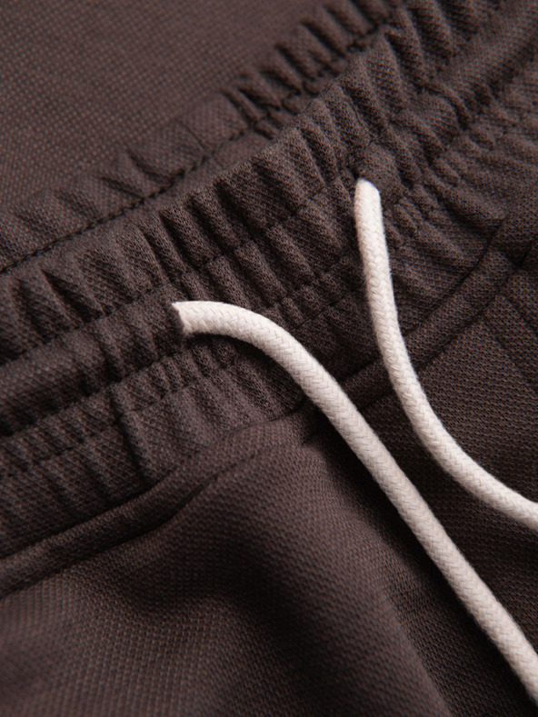 Ombre Clothing Férfi strukturált rövidnadrág REGULAR FIT - barna V5 OM-SRSK-0124 Ombre Clothing