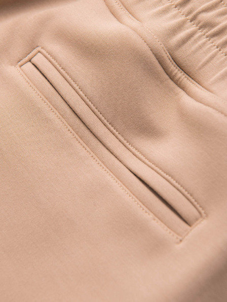 Ombre Clothing Férfi rövidnadrág REGULAR FIT sima kötöttből - bézs V3 OM-SRBC-0153 Ombre Clothing