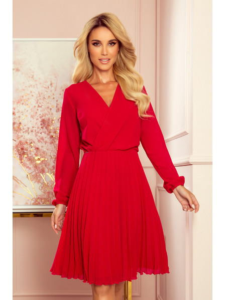 numoco ISABELLE Pliszírozott ruha kivágással és hosszú ujjal - Piros