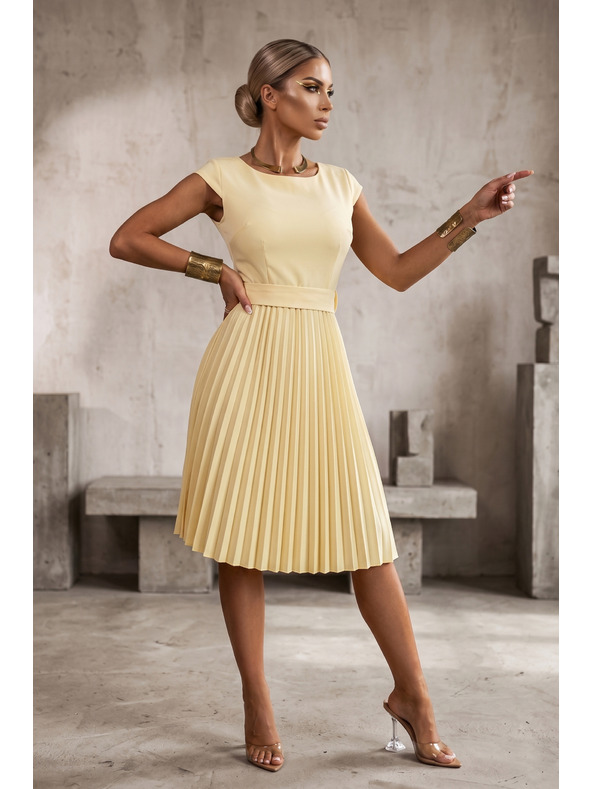 numoco LILA Klasszikus pliszírozott ruhák rövid ujjal és övvel - vajsárga