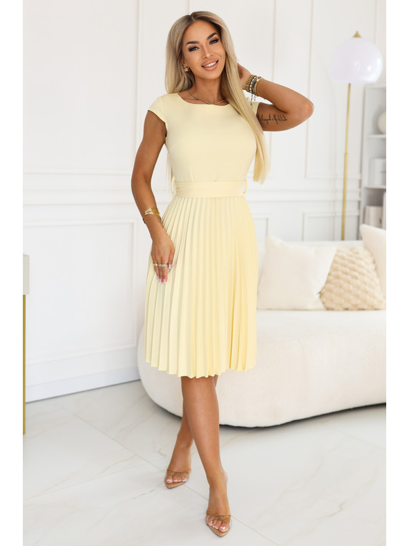 numoco LILA Klasszikus pliszírozott ruhák rövid ujjal és övvel - vajsárga