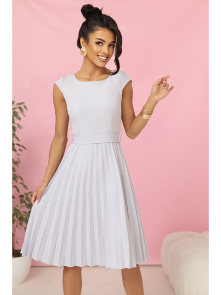 numoco LILA Pliszírozott ruha rövid ujjakkal és övvel - szürke