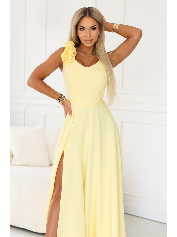 numoco Elegáns esti maxi ruha hasítékkal és rózsákkal - vajsárga