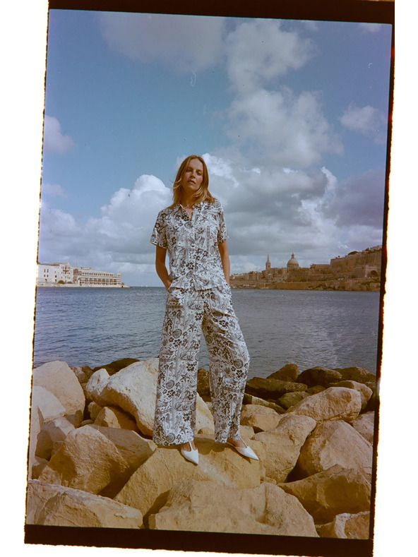 Moodo Viszkóz nadrág nyomott mintával sötétkék Moodo