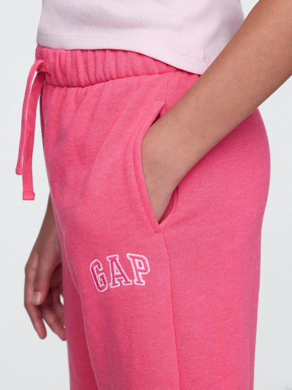 GAP Gyerek fleece sportnadrág logóval army GAP