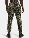Under Armour Férfi melegítők Under Armour RIVAL FLC CAMO SCRIPT JGR