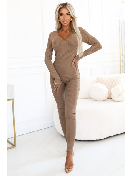 Kocula Kényelmes és elegáns bordázott női overál kivágással - mocha mousse