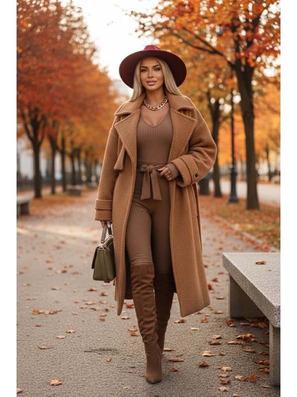 Kocula Kényelmes és elegáns bordázott női overál kivágással - mocha mousse