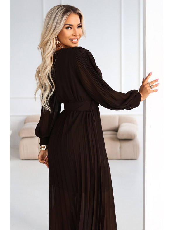 numoco basic KLARA Elegáns ráncolt midi ruha övvel és nyakkivágással - csokoládé