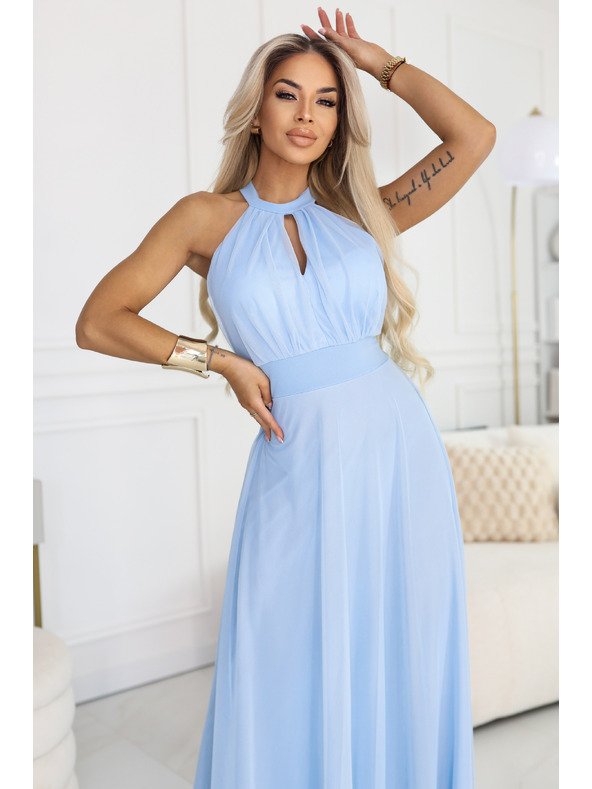 numoco basic Elegáns estélyi maxi ruha halter nyakkal, tüllel és derékköteléssel - világoskék