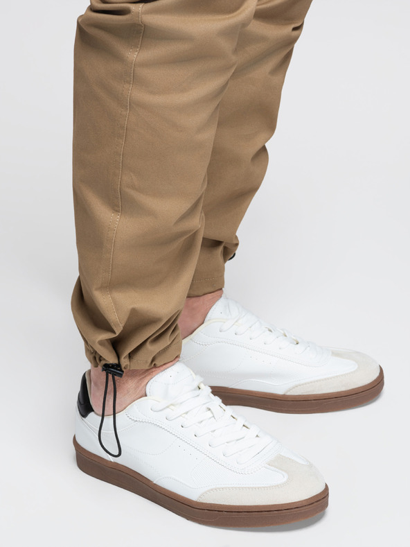 Ombre Clothing Férfi nadrág rakodó zsebekkel és szegéllyel - világos barna V3 P1526 Ombre Clothing