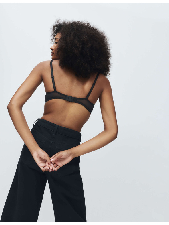 Marks & Spencer Csipkés push-up dekoltázs melltartó Jasmine kötöttel, (méret A–E) Marks & Spencer fekete