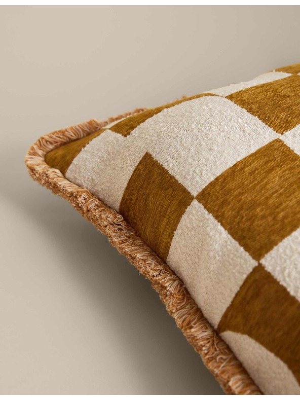 Marks & Spencer Vinylos jacquard párna csipkével és geometrikus mintával Marks & Spencer arany