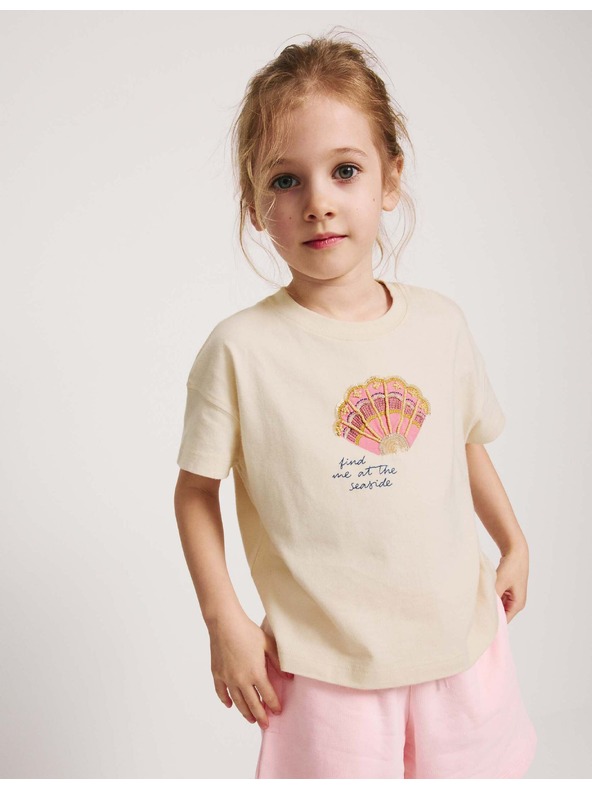Marks & Spencer Kagylómotívumos díszített póló 100% pamutból (4–8 év) Marks & Spencer krémszín