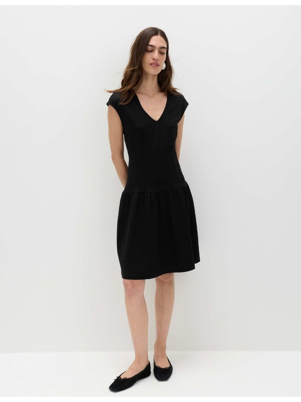Marks & Spencer Jersey gombás mini ruha mélyített derékkal és V-nyakkivágással Marks & Spencer fekete
