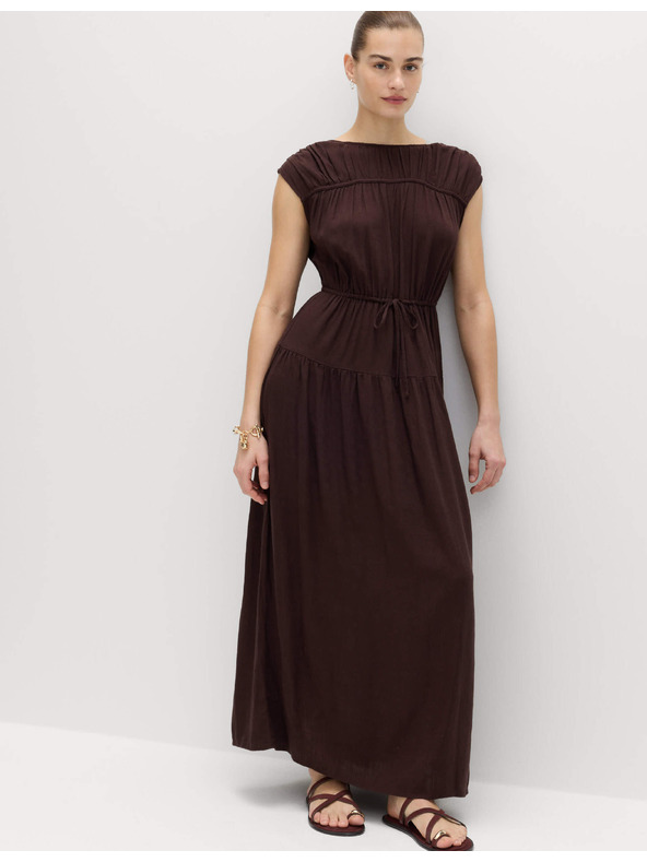 Marks & Spencer Maxi ruha kihangsúlyozott derékkal és gyűrt lennel Marks & Spencer barna