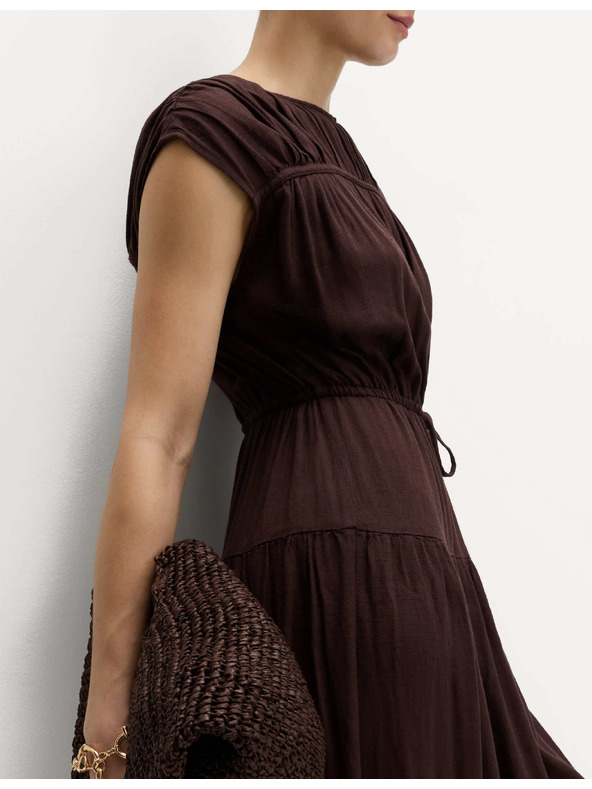 Marks & Spencer Maxi ruha kihangsúlyozott derékkal és gyűrt lennel Marks & Spencer barna