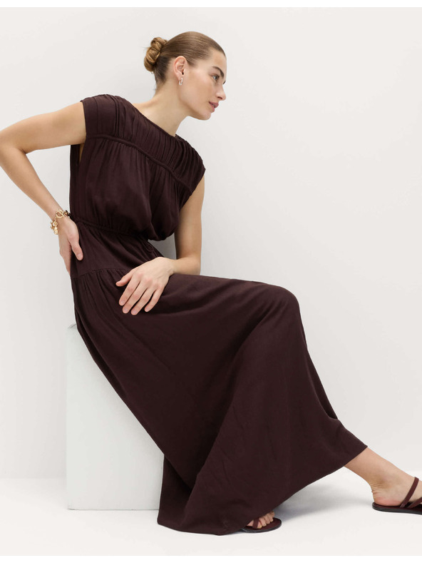 Marks & Spencer Maxi ruha kihangsúlyozott derékkal és gyűrt lennel Marks & Spencer barna