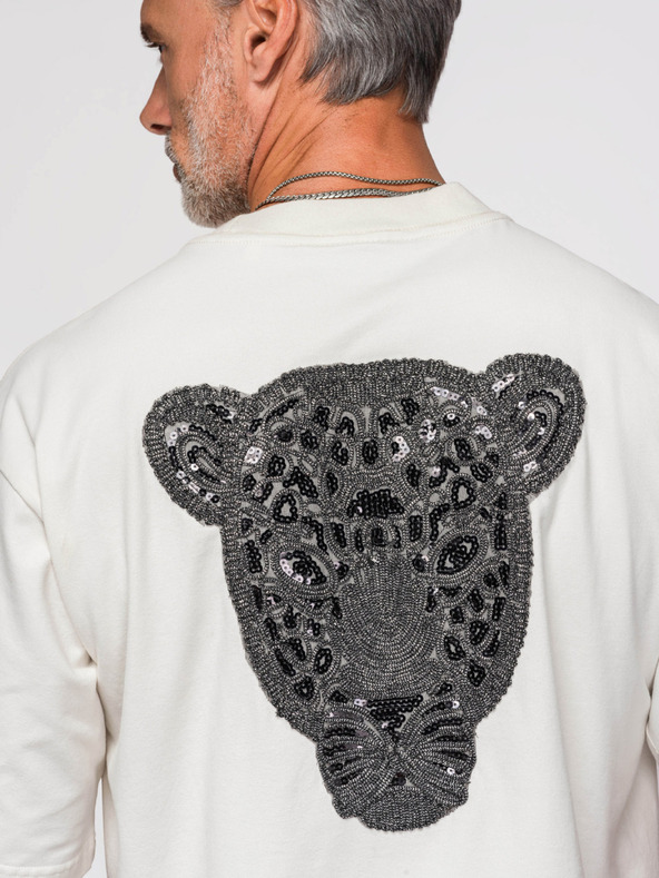 Ombre Clothing Férfi laza póló ezüst-fekete párduc aplikációval flitterekből és gyöngyökből a háton – törtfehér V2 OM-TSCT-0279 Ombre Clothing