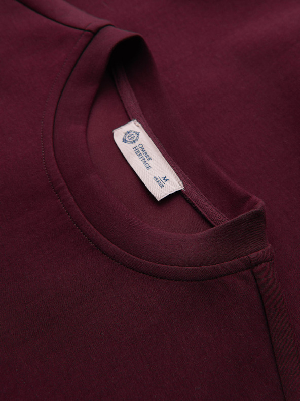 Ombre Clothing Férfi kerek nyakú pulóver elülső hímzéssel – burgundi V2 OM-SSNZ-0267 Ombre Clothing