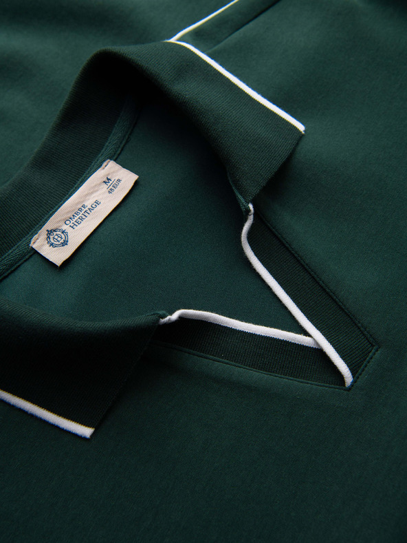 Ombre Clothing Férfi galléros pulóver V nyakkivágással és mellkasi hímzéssel – sötétzöld V3 OM-SSNZ-0268 Ombre Clothing