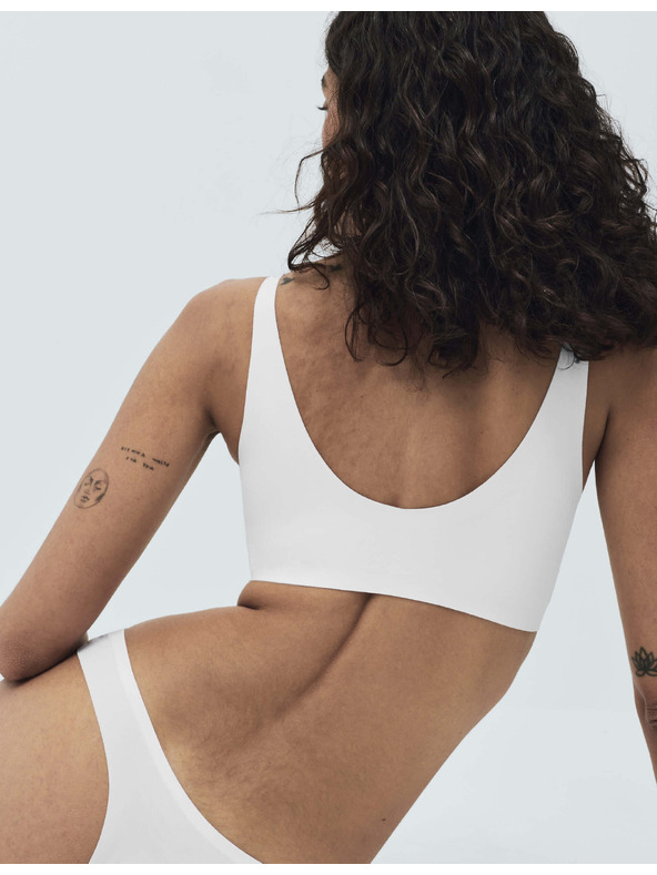 Marks & Spencer Láthatatlan Body Invisibles™ rövid felső kötések nélkül (A–E) Marks & Spencer fehér