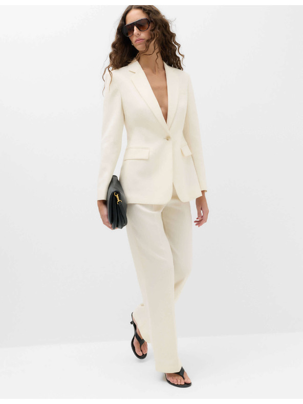 Marks & Spencer Egysoros, enyhén szűkített szabású blazer Marks & Spencer krémszínű
