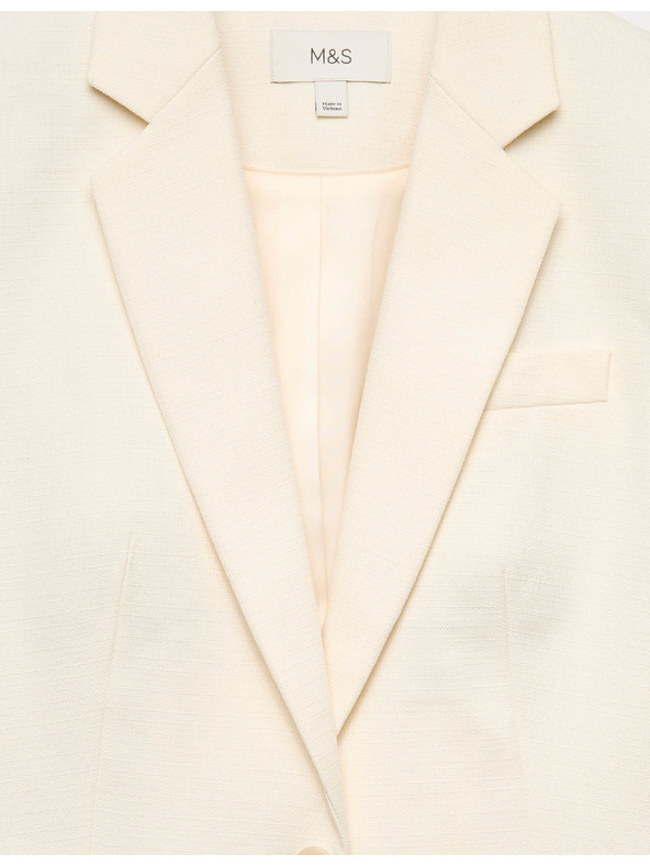 Marks & Spencer Egysoros, enyhén szűkített szabású blazer Marks & Spencer krémszínű
