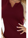 numoco Testhez illeszkedő rövid ujjú ceruza ruha díszítő nyakkivágással - bordó